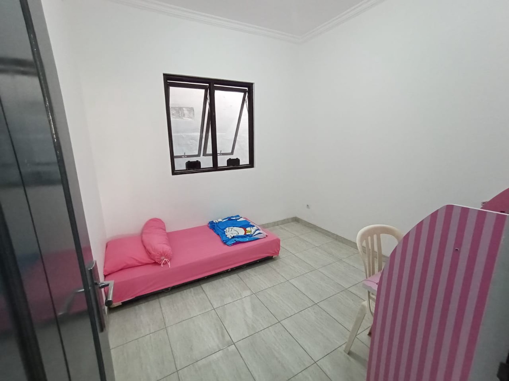 RUMAH COZY MINIMALIS 2 LANTAI DI METLAND CILEUNGSI