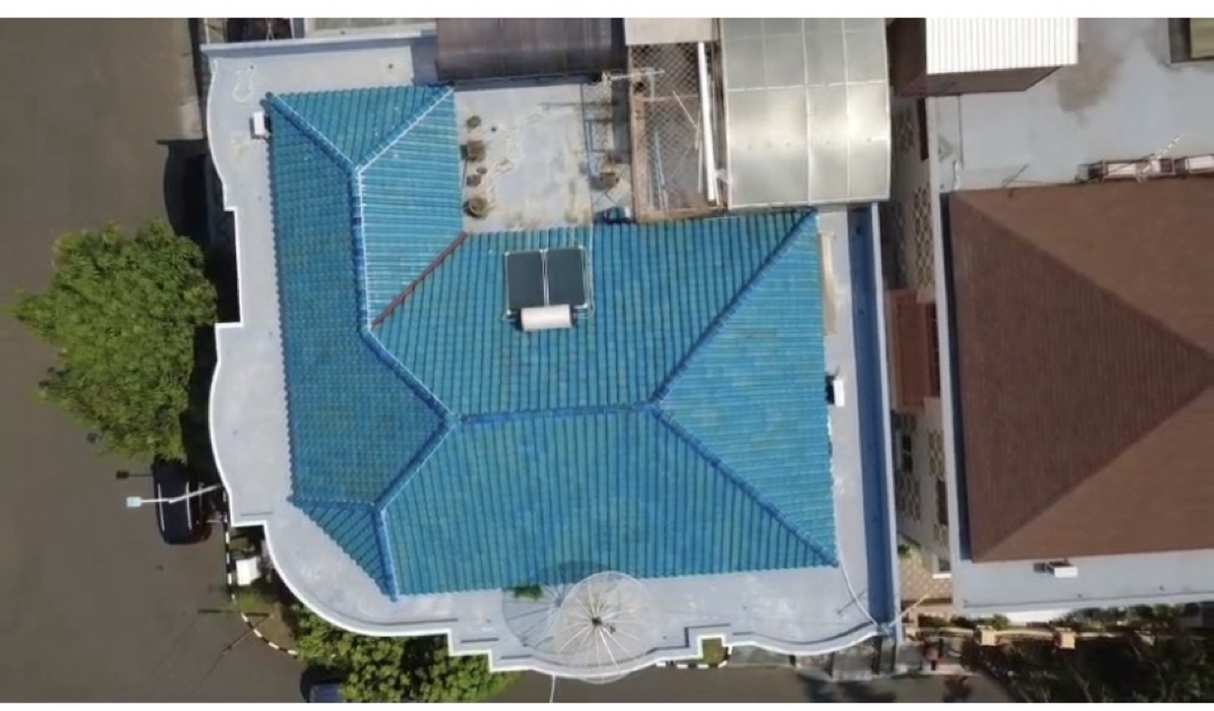 Rumah diarea strategis, hoek timur-utara.