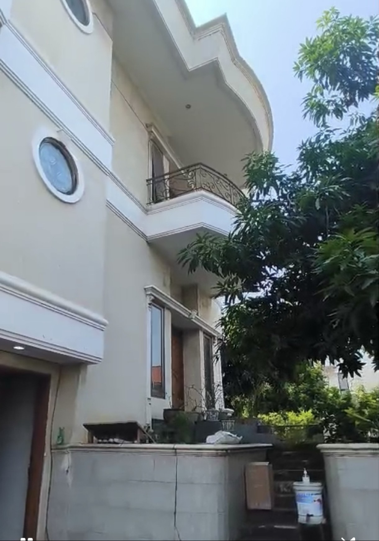 Rumah diarea strategis, hoek timur-utara.