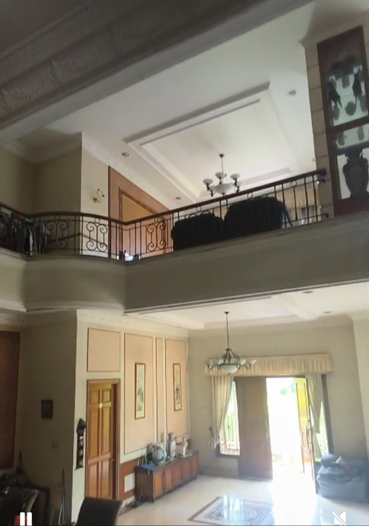 Rumah diarea strategis, hoek timur-utara.