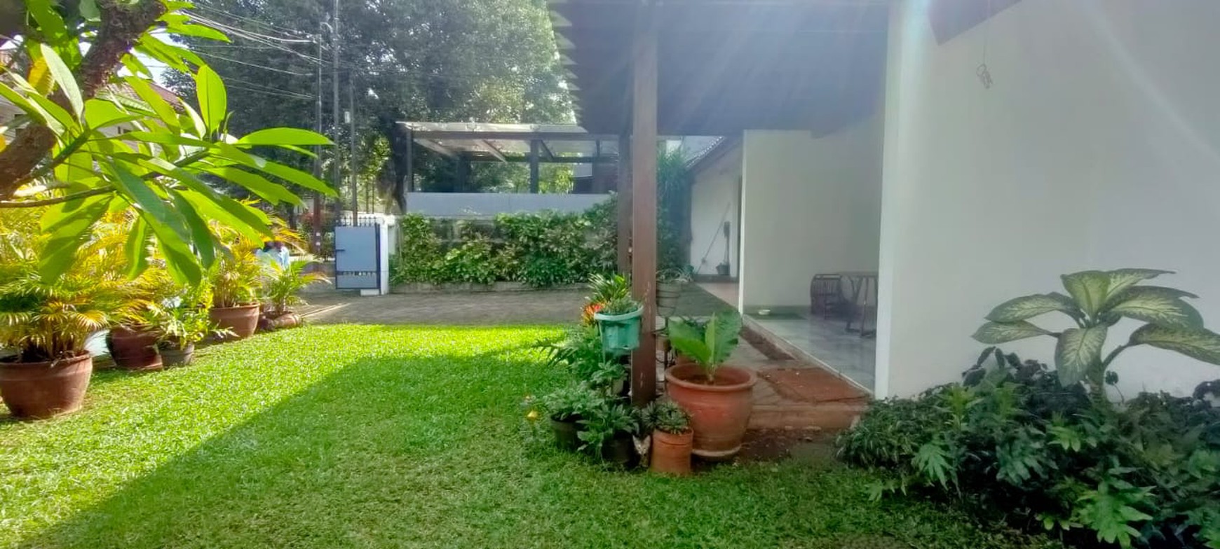 DIJUAL RUMAH LUAS & NYAMAN DI KEBAYORAN BARU, JAKARTA SELATAN