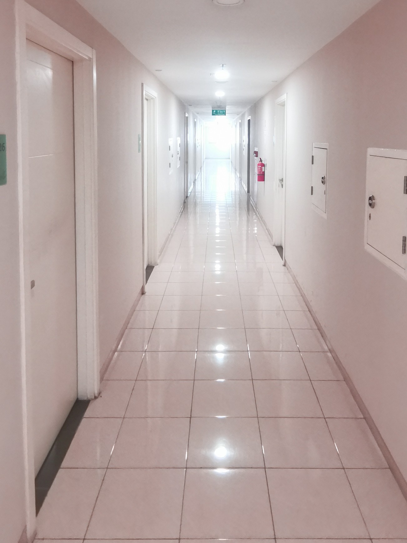 Apartement The Springlake seberang Mall Summarecon Bekasi, dekat BPK Penabur, Al Azhar, Kampus BINUS Nusantara dekat dengan Stasiun Kereta Bekasi Barat 