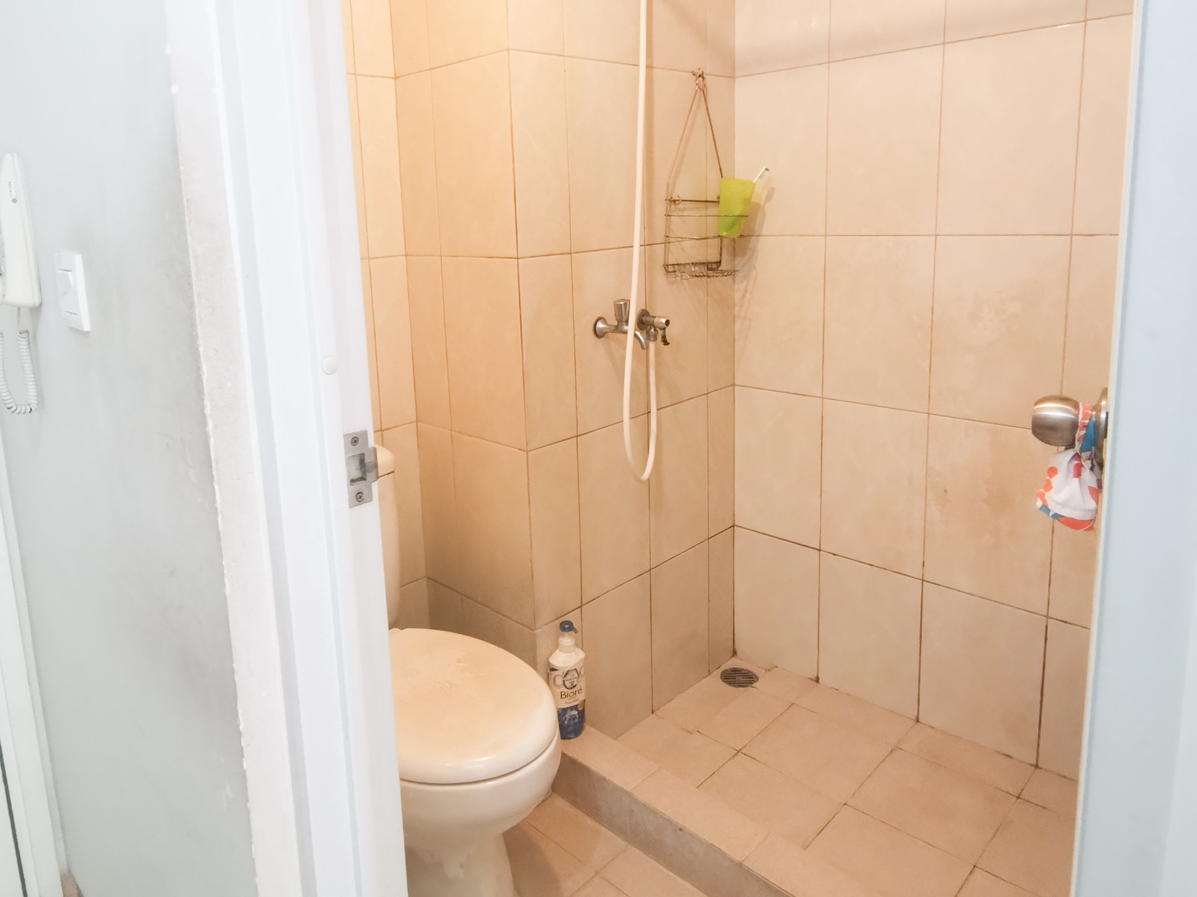 Apartement The Springlake seberang Mall Summarecon Bekasi, dekat BPK Penabur, Al Azhar, Kampus BINUS Nusantara dekat dengan Stasiun Kereta Bekasi Barat 