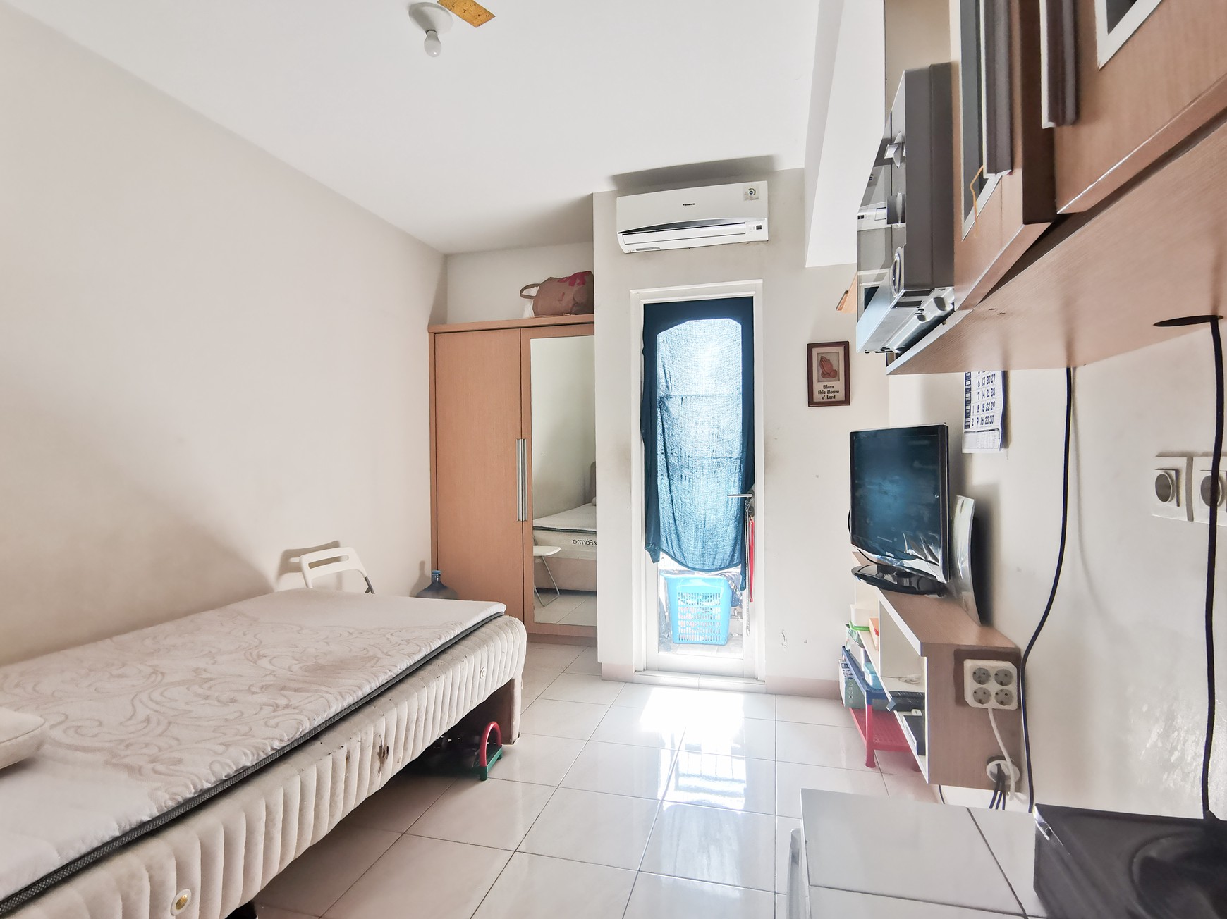 Apartement The Springlake seberang Mall Summarecon Bekasi, dekat BPK Penabur, Al Azhar, Kampus BINUS Nusantara dekat dengan Stasiun Kereta Bekasi Barat 
