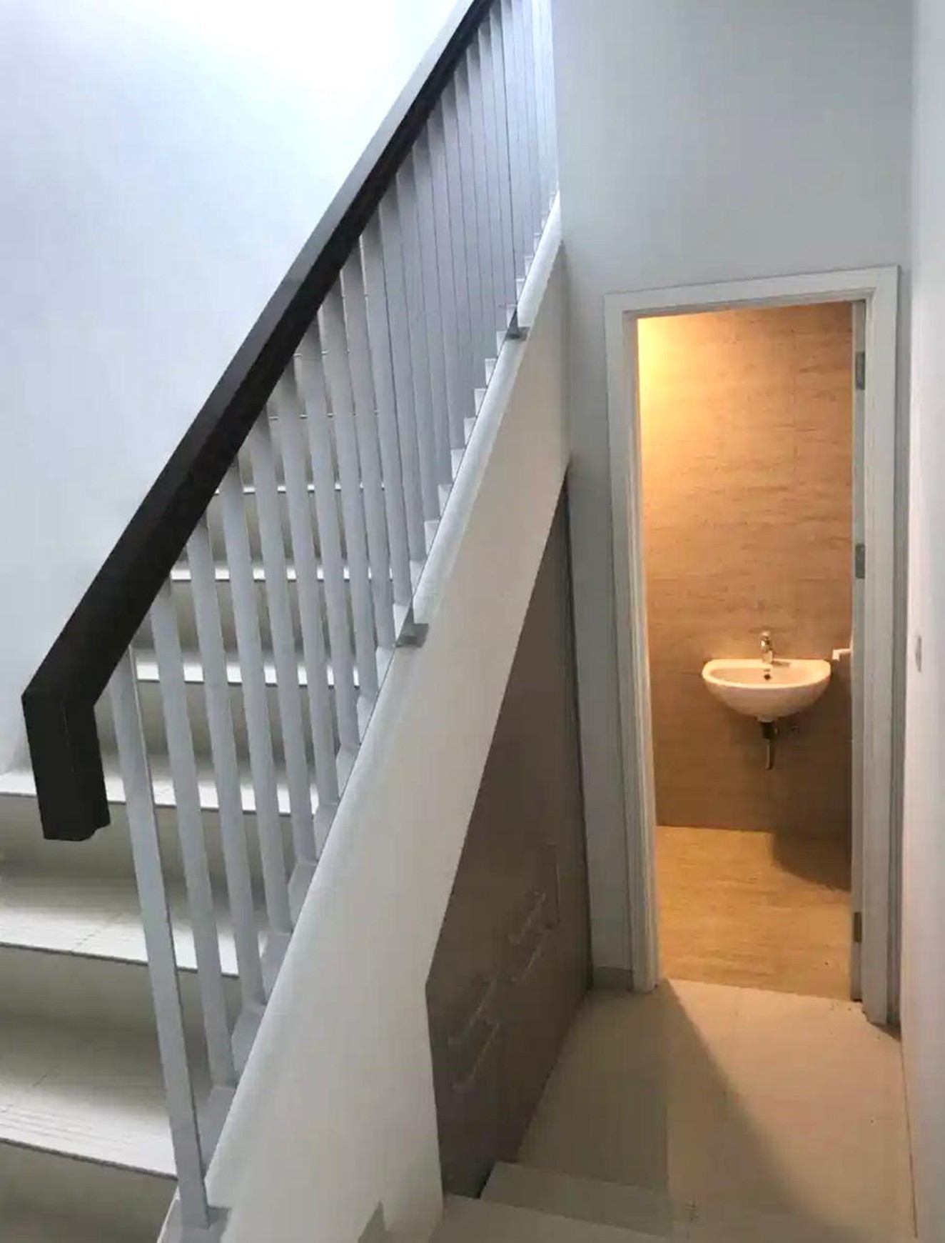 Rumah di Bintaro Jaya 2 Lantai KT 3+1 KM 3+1 Surat SHM