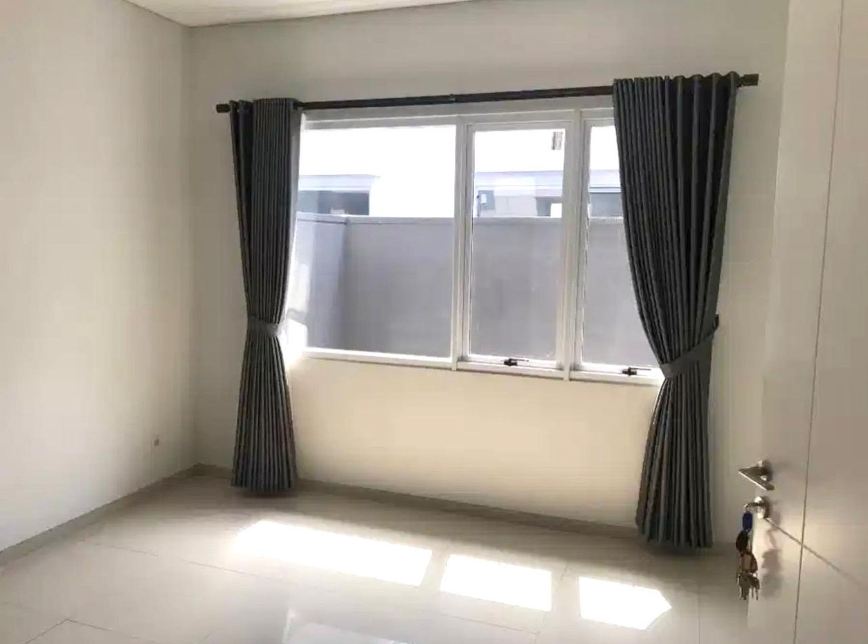 Rumah di Bintaro Jaya 2 Lantai KT 3+1 KM 3+1 Surat SHM