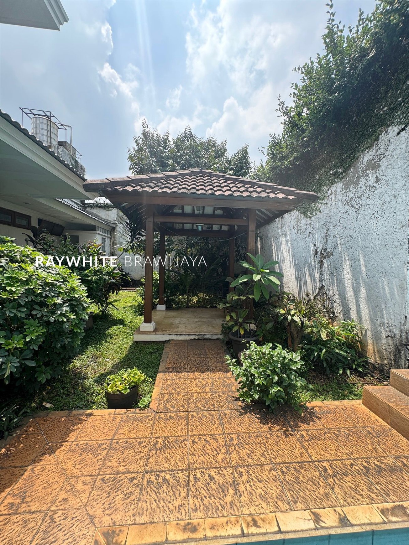 Rumah Siap Huni Lingkungan Tenang Area Kemang Timur