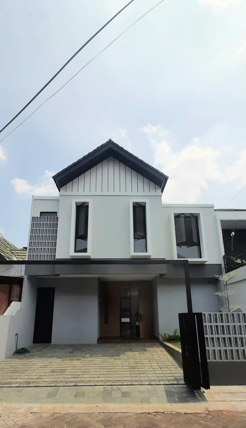 Rumah di Sektoe 3 Bintaro, Brand New. Lokas dekat dg Bintaro Plaza, st kereta, RS Mitra Keluarga dan sekolah Pembangunan Jaya...