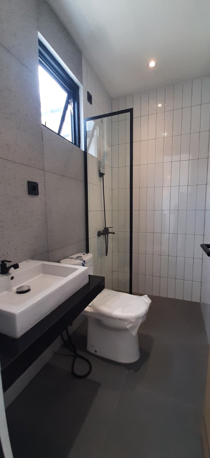 Rumah di Sektoe 3 Bintaro, Brand New. Lokas dekat dg Bintaro Plaza, st kereta, RS Mitra Keluarga dan sekolah Pembangunan Jaya...