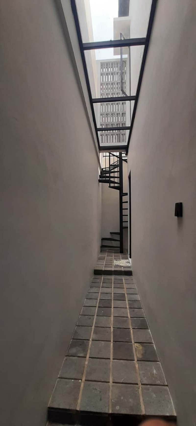 Rumah di Sektoe 3 Bintaro, Brand New. Lokas dekat dg Bintaro Plaza, st kereta, RS Mitra Keluarga dan sekolah Pembangunan Jaya...