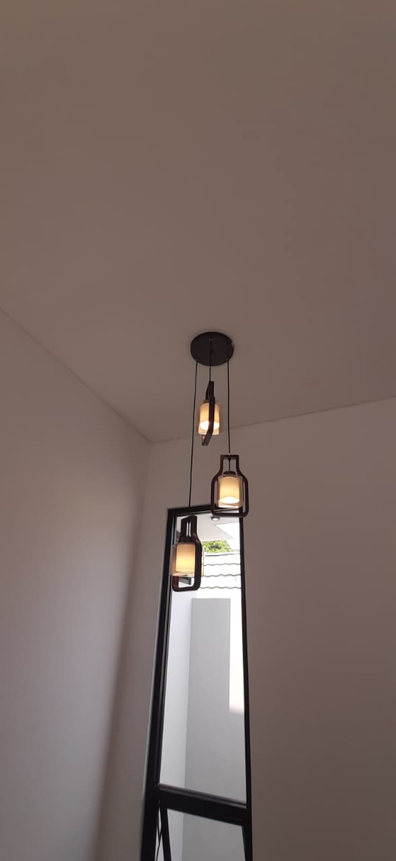 Rumah di Sektoe 3 Bintaro, Brand New. Lokas dekat dg Bintaro Plaza, st kereta, RS Mitra Keluarga dan sekolah Pembangunan Jaya...