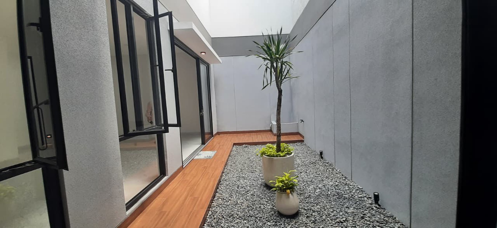 Rumah di Sektoe 3 Bintaro, Brand New. Lokas dekat dg Bintaro Plaza, st kereta, RS Mitra Keluarga dan sekolah Pembangunan Jaya...