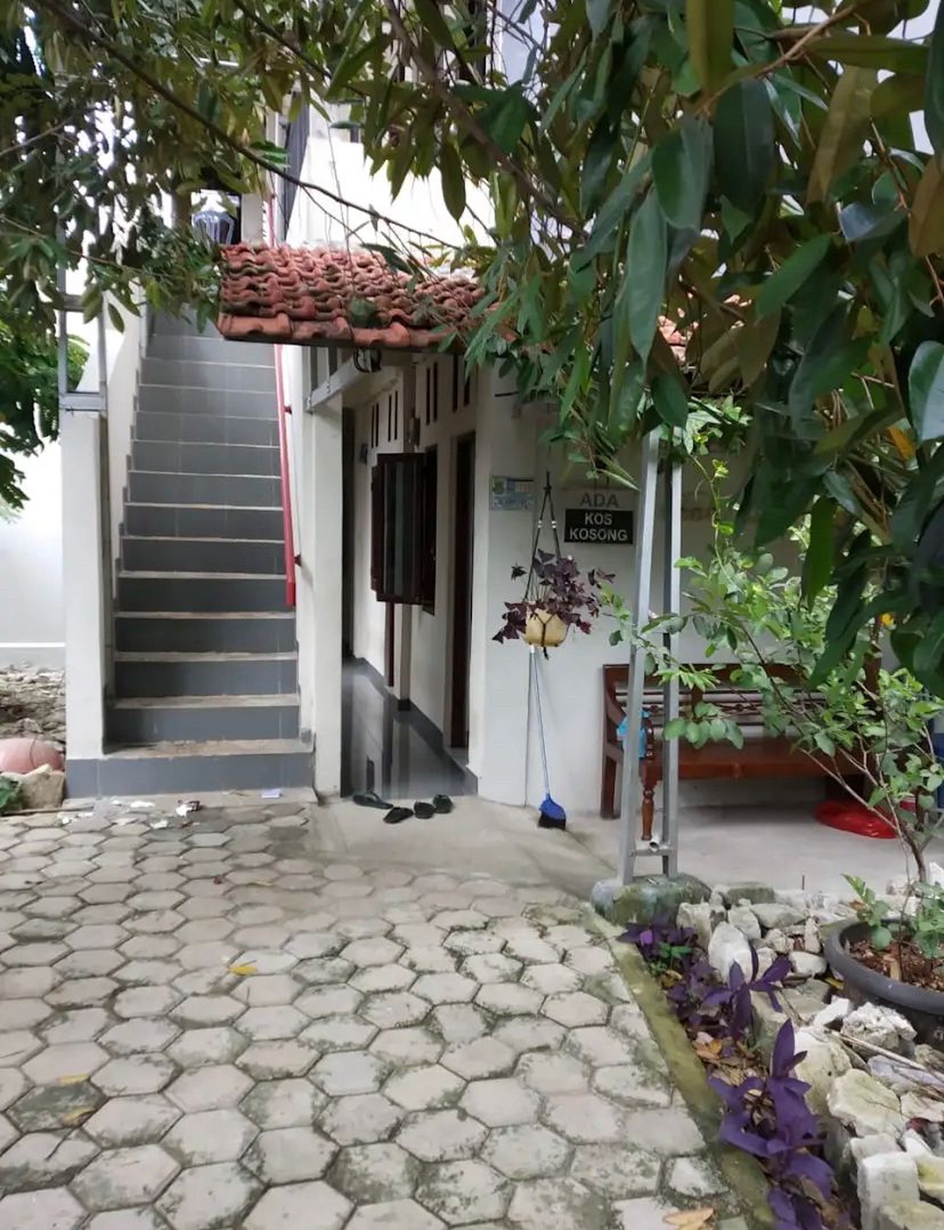 Rumah kos-kosan Di Jl H Joan Pondok Aren Tangerang Selatan