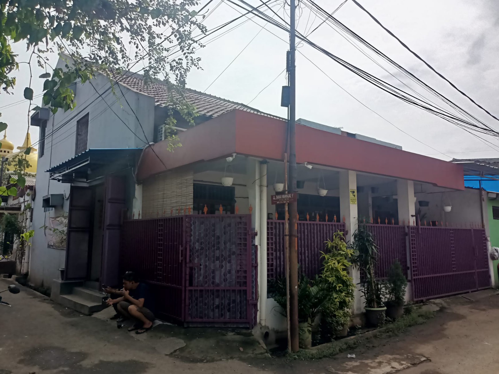 Dijual Rumah Posisi Hoek  Dan  Siap Huni Di Danau Maninjau ,Perumas 2 - Karawaci, Tangerang