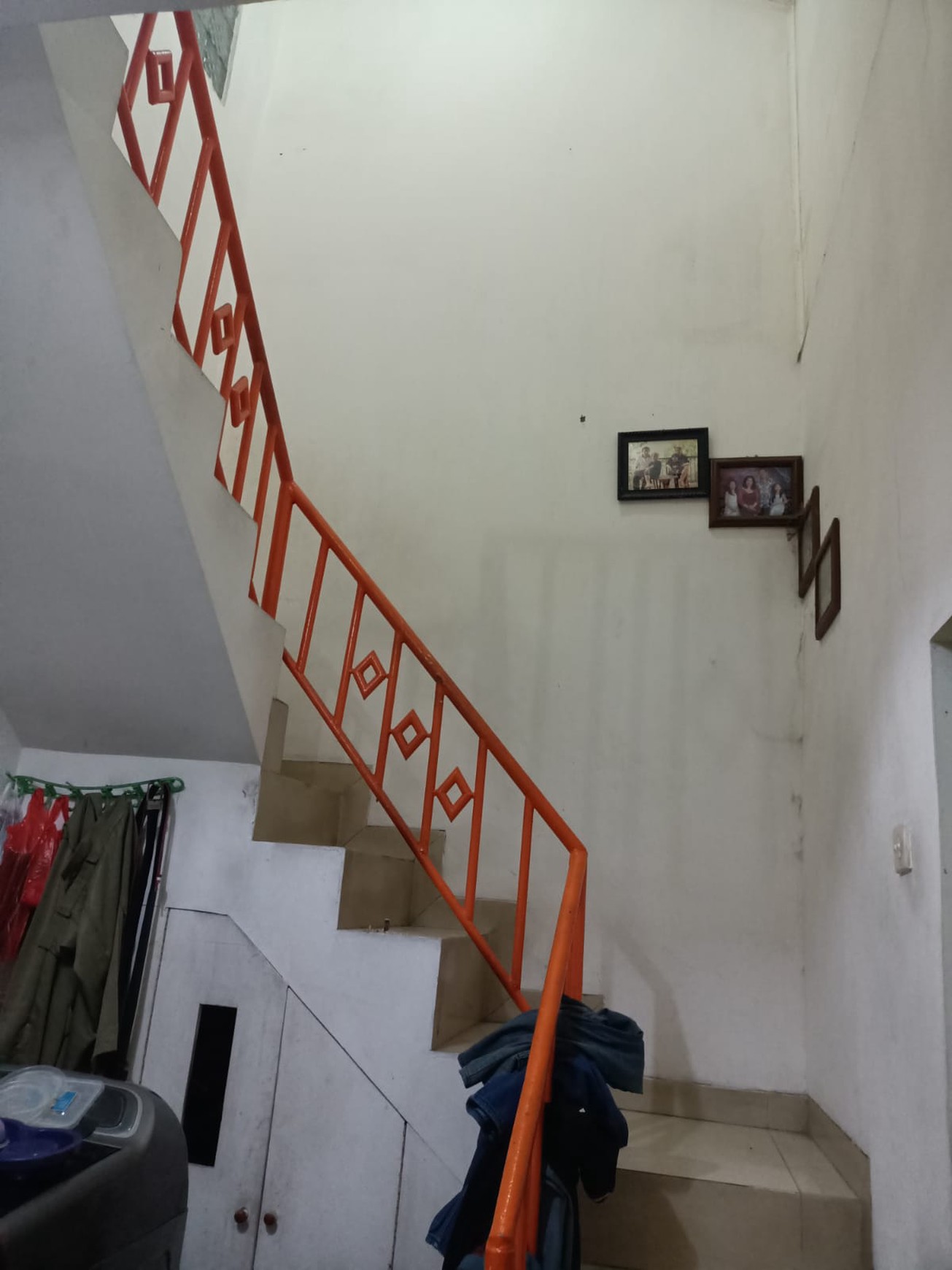 Dijual Rumah Posisi Hoek  Dan  Siap Huni Di Danau Maninjau ,Perumas 2 - Karawaci, Tangerang