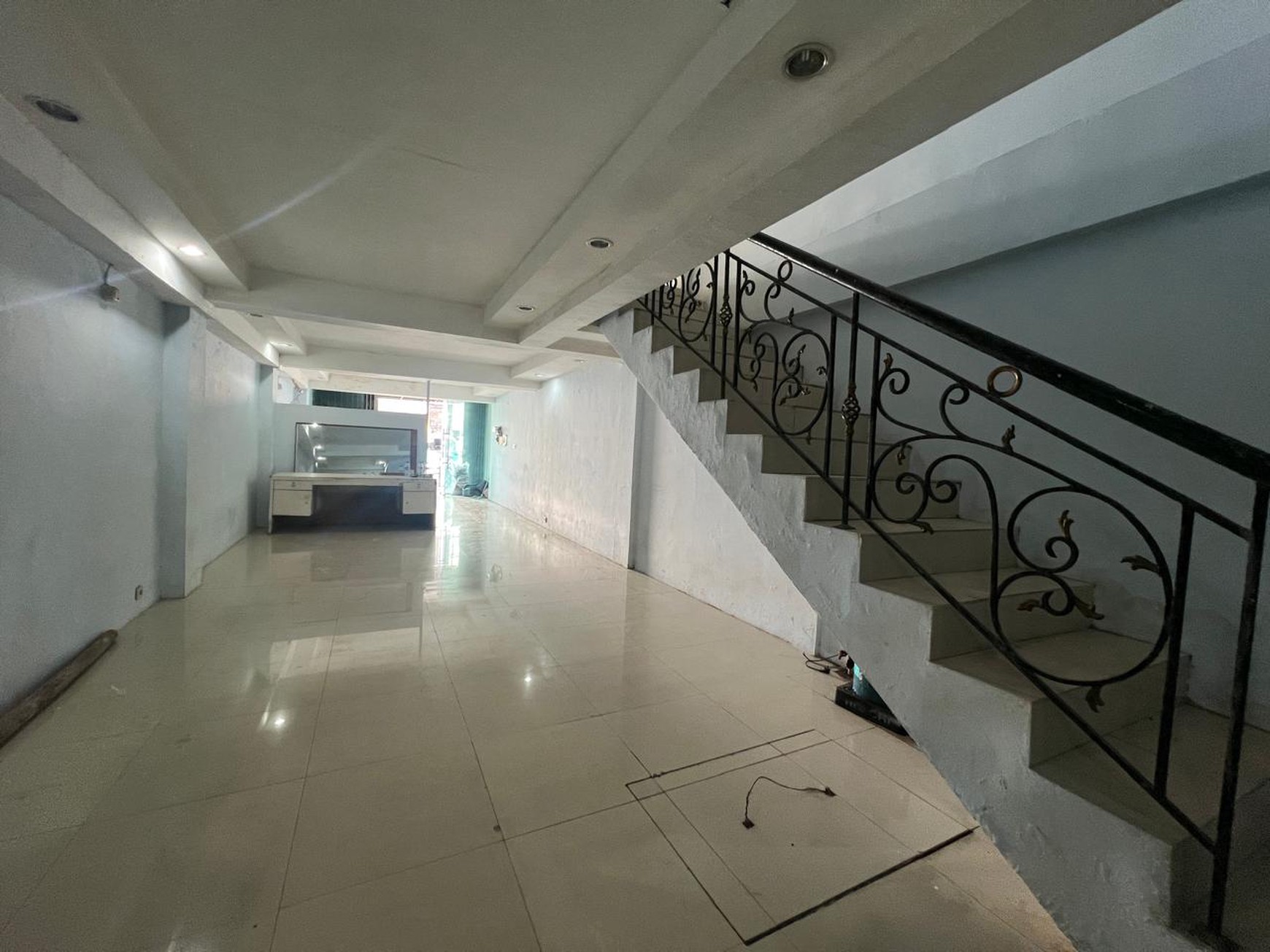 Ruko Komersial 3,5 Lantai siap pakai cideng jakarta pusat 