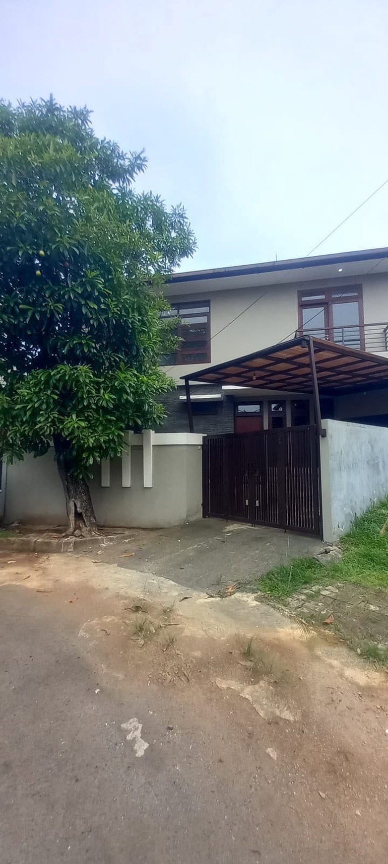 DISEWAKAN RUMAH LUAS DI ANGGREK LOKA BSD
