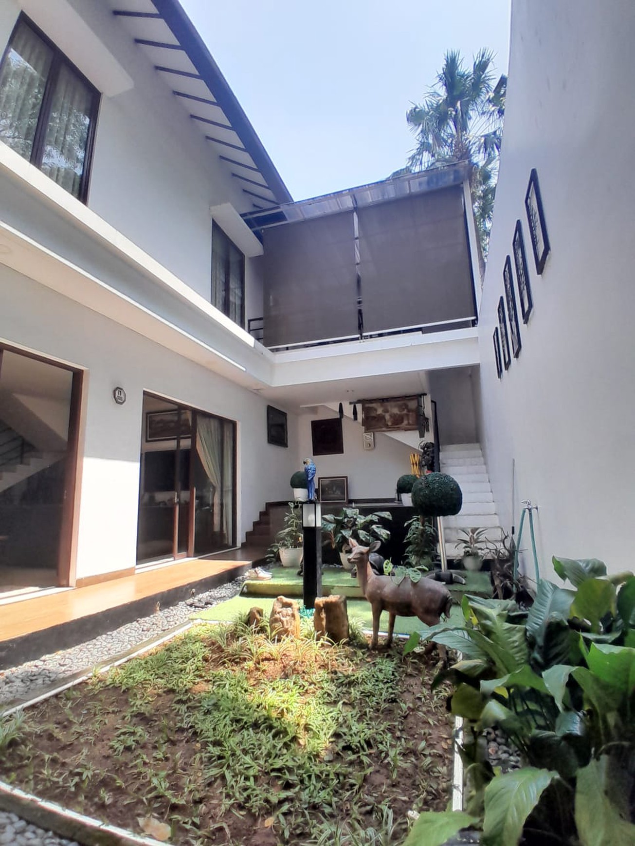 Rumah Modern 2 Lantai di The Wiladatika Residence Jakarta Timur