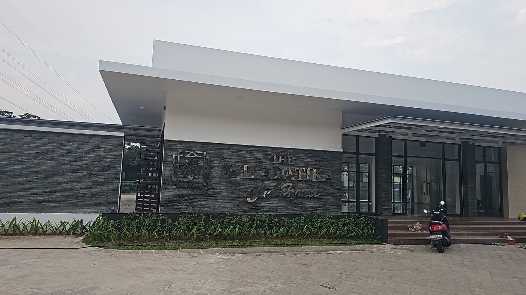 Rumah Modern 2 Lantai di The Wiladatika Residence Jakarta Timur