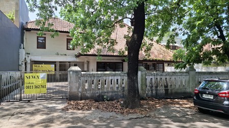 Rumah Lama dekat ITB & Rumah Sakit Boromeus cocok untuk Kantor