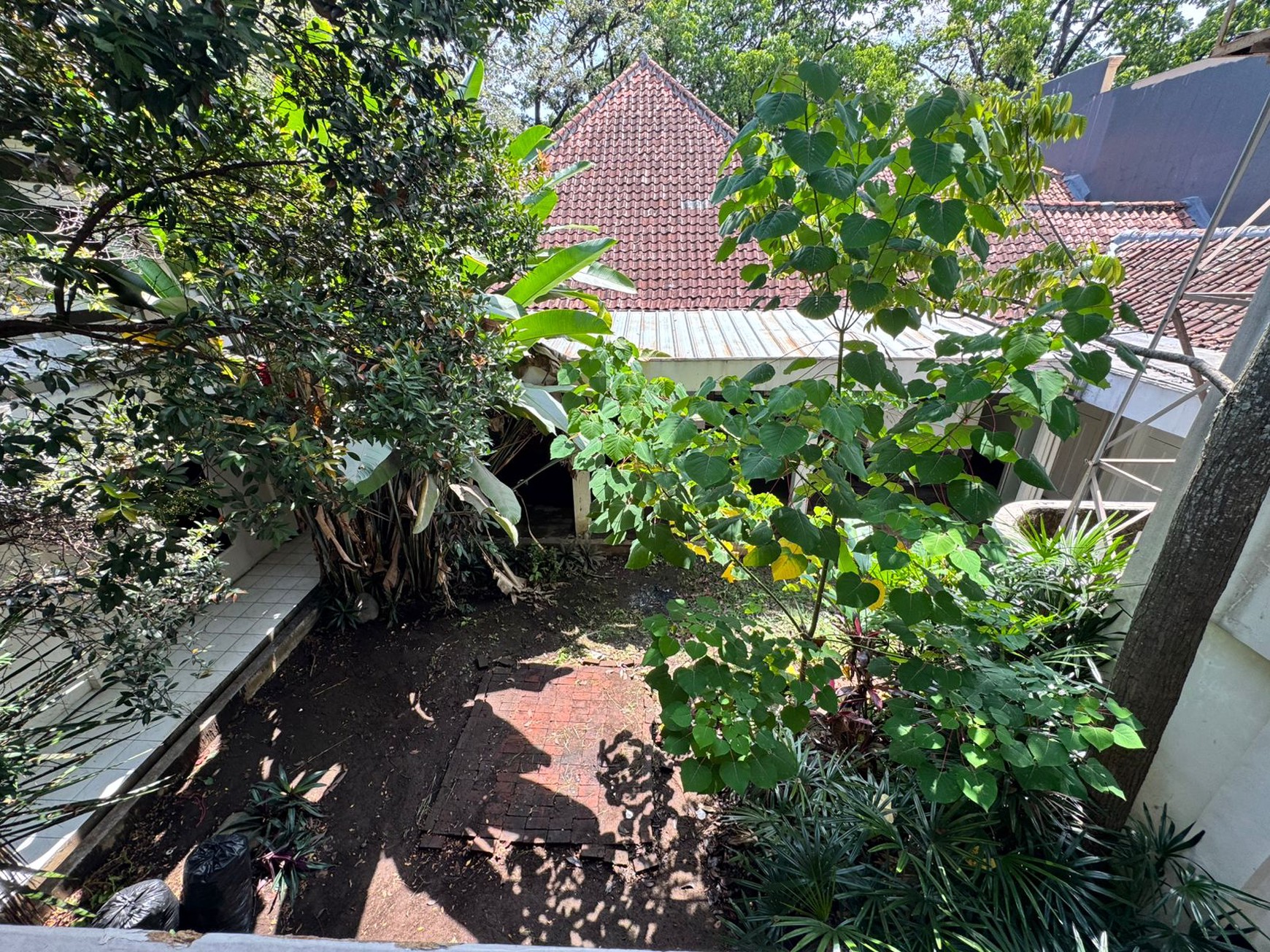Rumah Lama dekat ITB & Rumah Sakit Boromeus cocok untuk Kantor