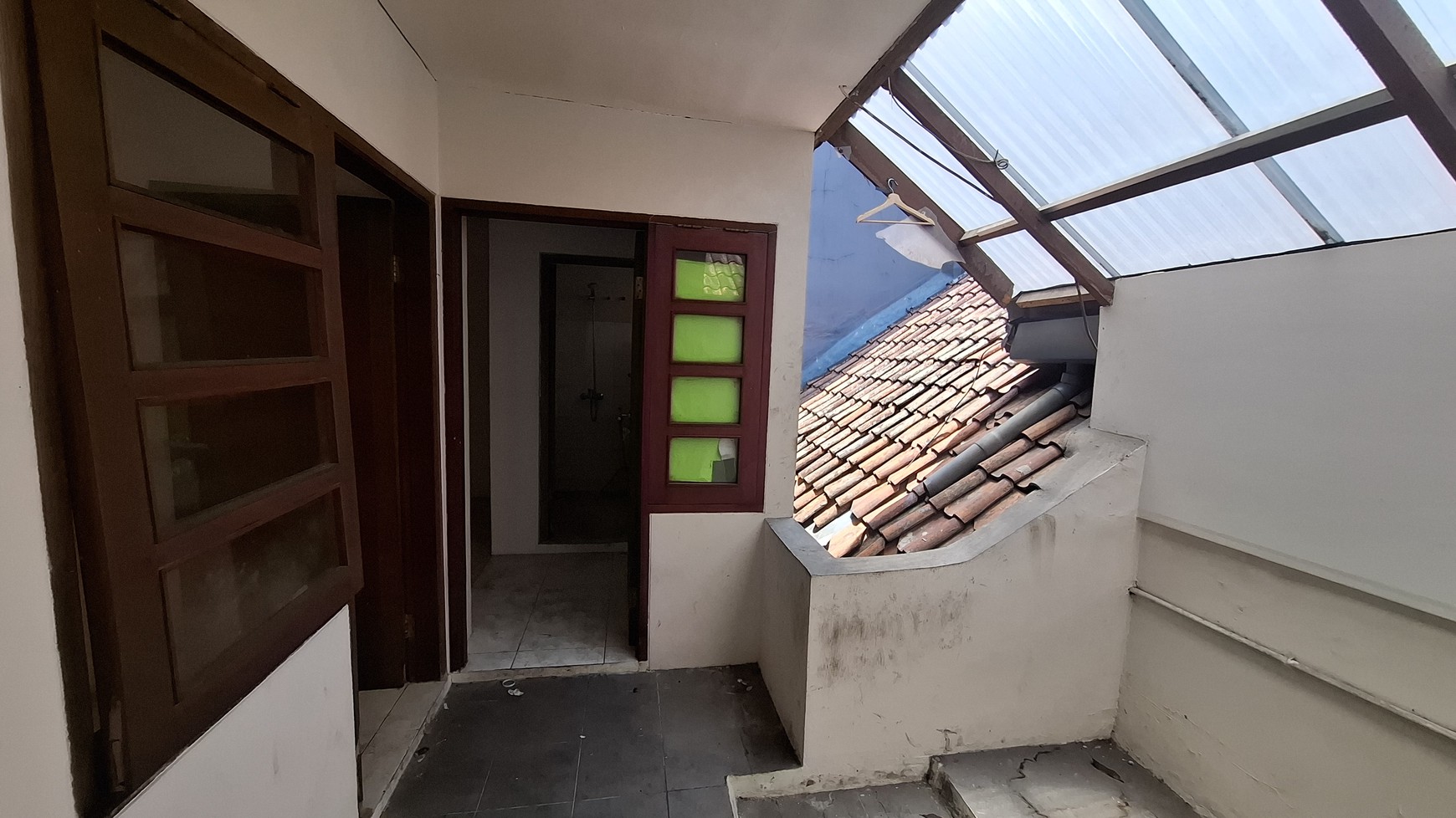 Rumah Lama dekat ITB & Rumah Sakit Boromeus cocok untuk Kantor