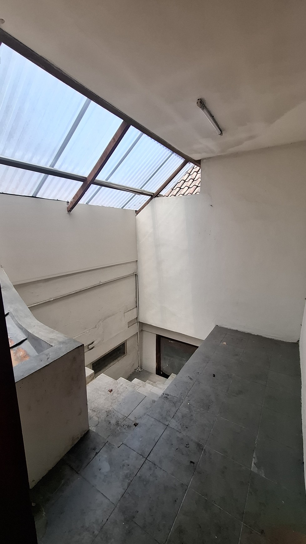 Rumah Lama dekat ITB & Rumah Sakit Boromeus cocok untuk Kantor