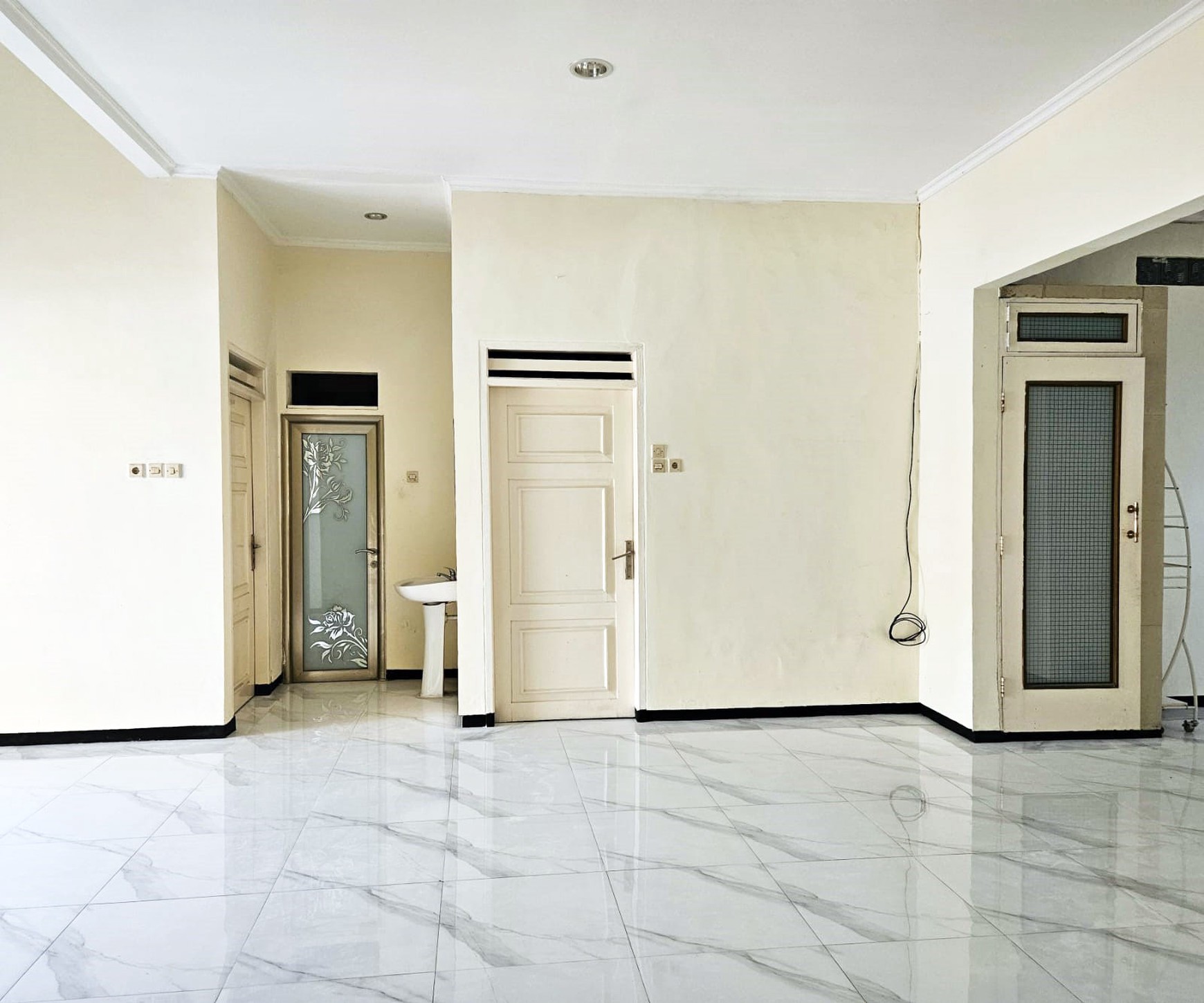 Rumah di Nirwana Eksekutif Surabaya Timur, Furnished, Siap Huni - NH -