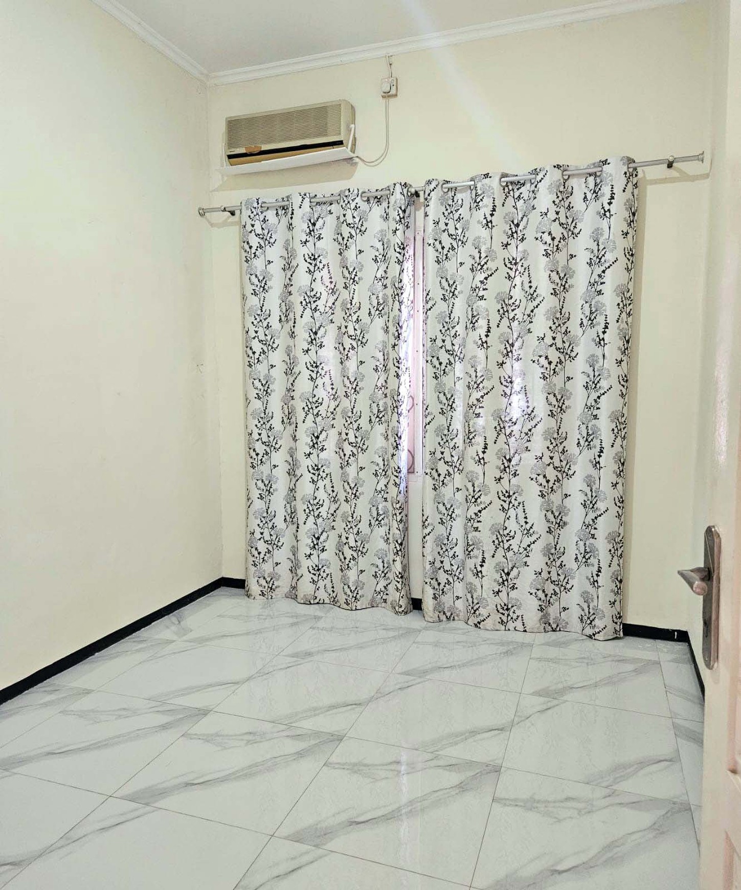 Rumah di Nirwana Eksekutif Surabaya Timur, Furnished, Siap Huni - NH -