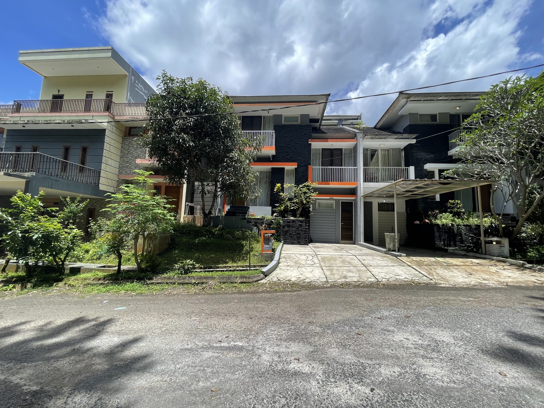 Rumah Villa Asri di Resor Dago Pakar Bandung