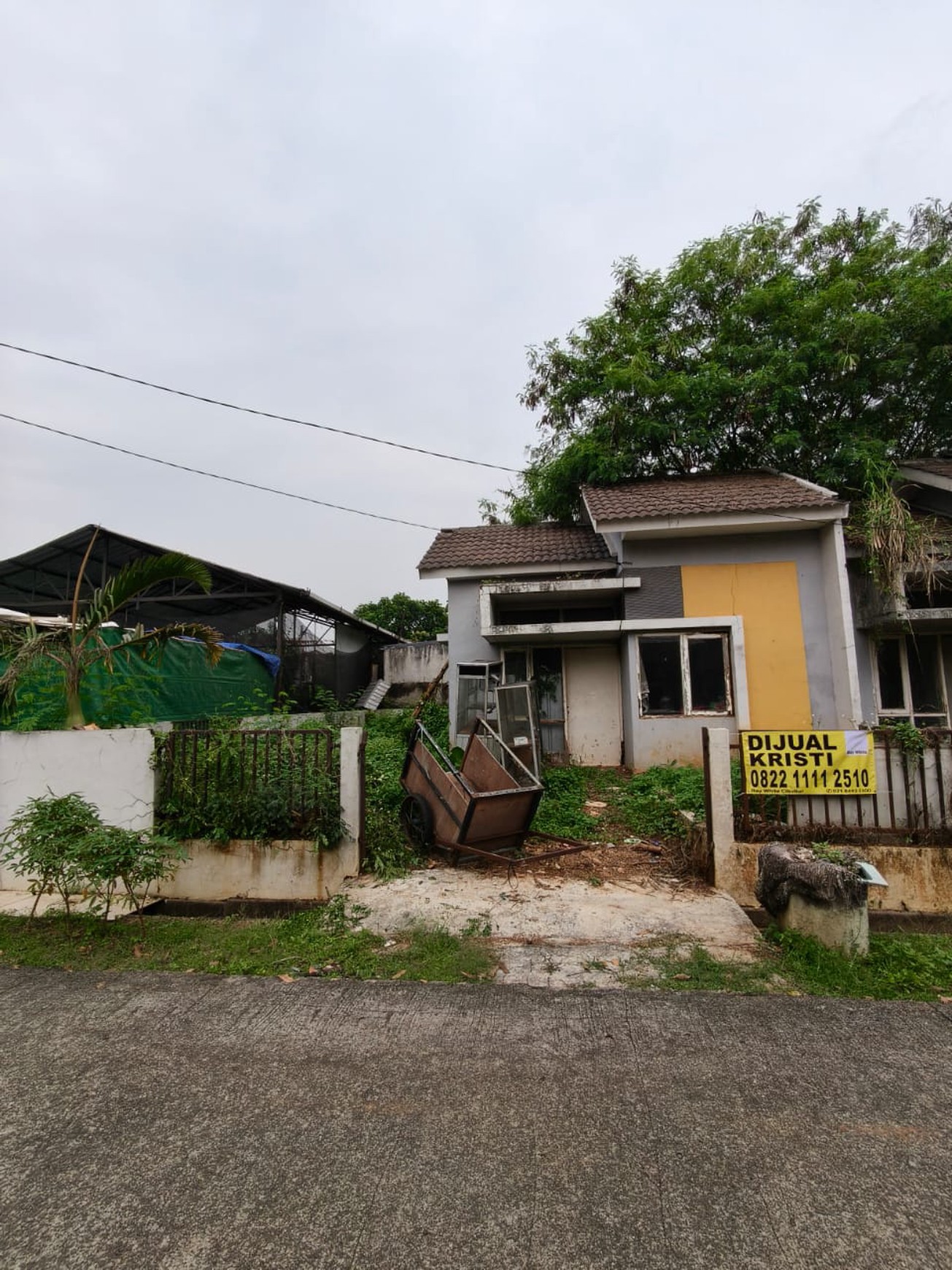 Rumah Butuh Renovasi Posisi Hoek di Harvest City Cileungsi