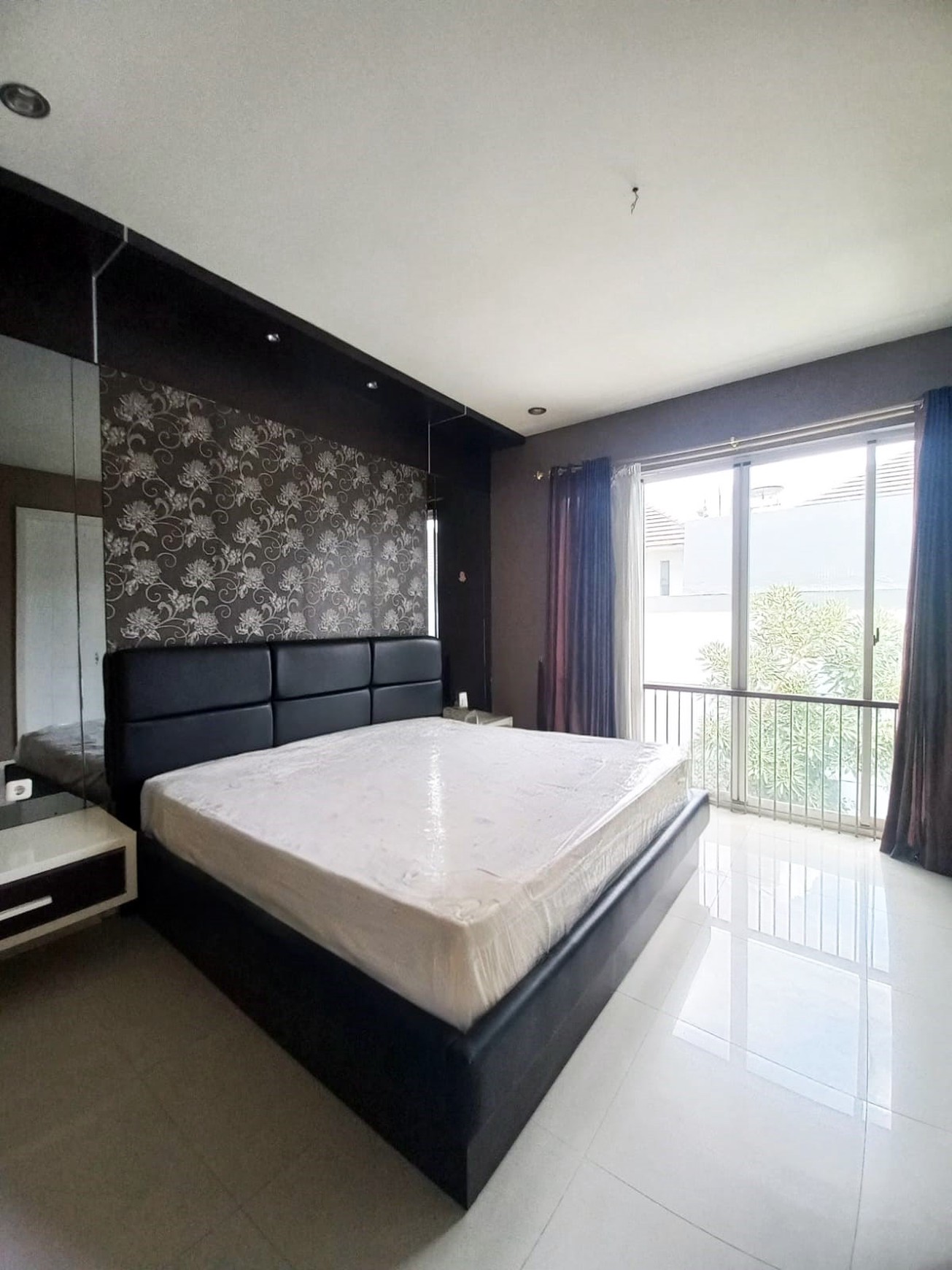 Rumah di Citraland Diamond Hill Surabaya Barat, Minimalis, 2 Lantai, Lingkungan Elit, Siap Huni