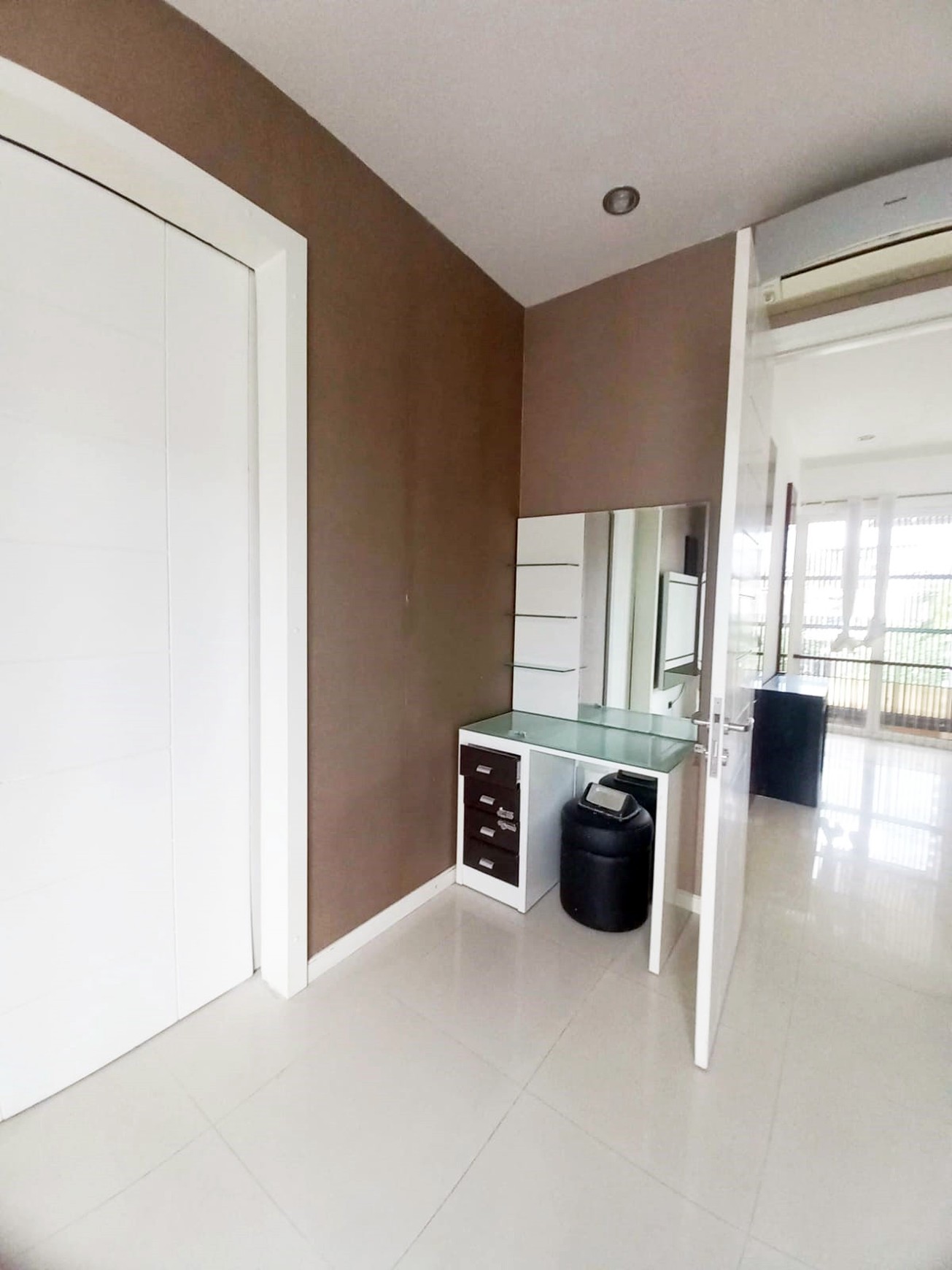 Rumah di Citraland Diamond Hill Surabaya Barat, Minimalis, 2 Lantai, Lingkungan Elit, Siap Huni