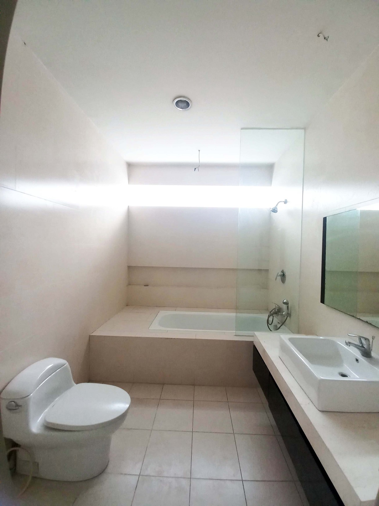 Rumah di Citraland Diamond Hill Surabaya Barat, Minimalis, 2 Lantai, Lingkungan Elit, Siap Huni