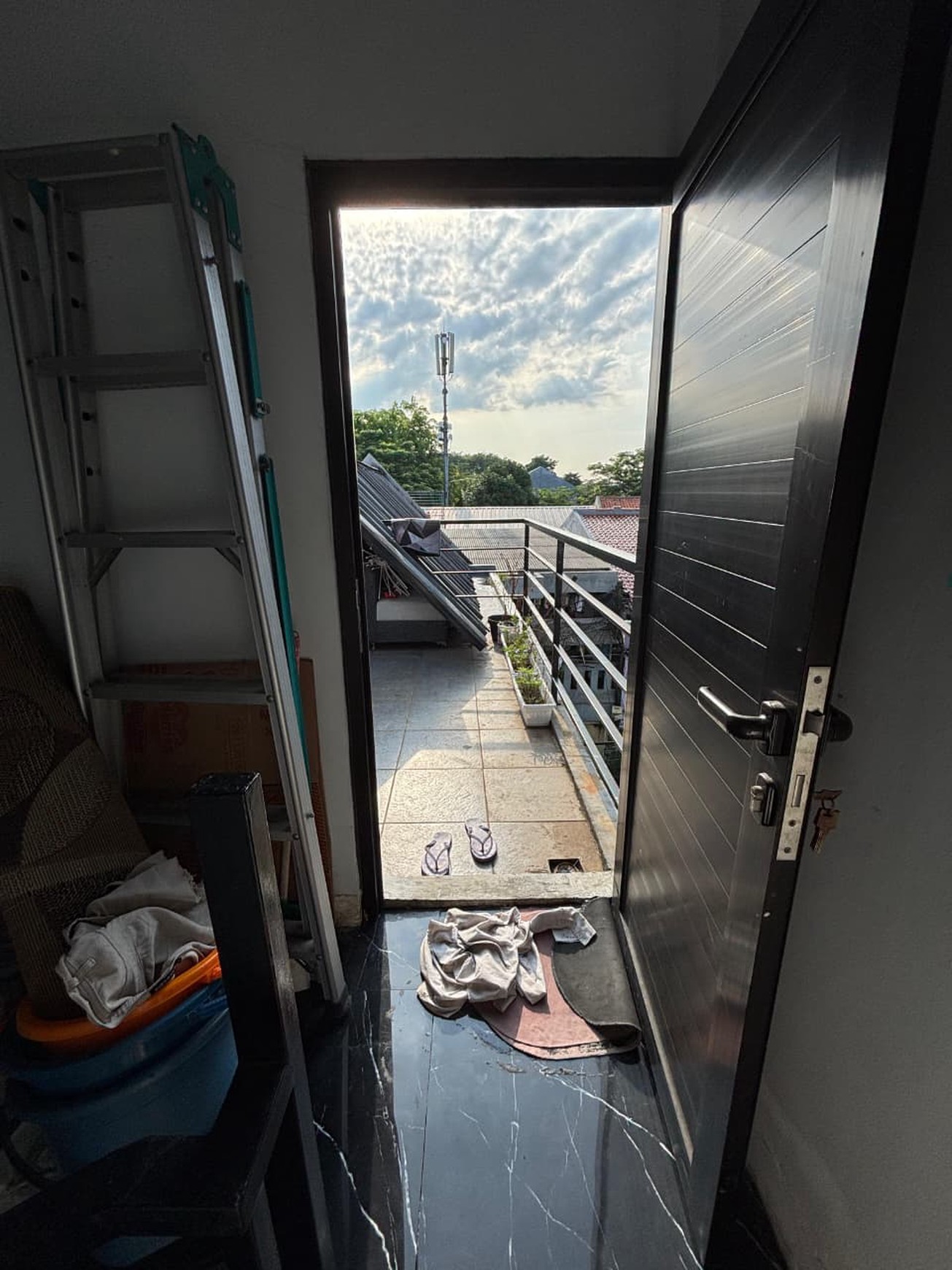 Dijual Rumah di Jalan Waru Raya, Kalideres, Jakarta Barat