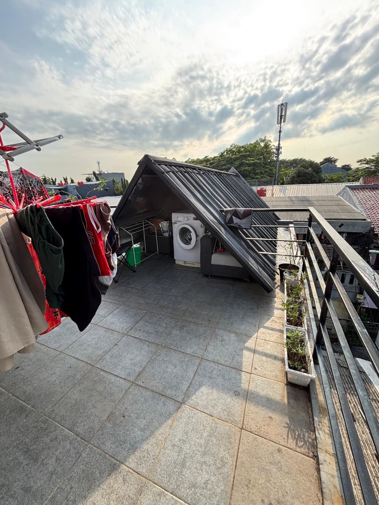 Dijual Rumah di Jalan Waru Raya, Kalideres, Jakarta Barat