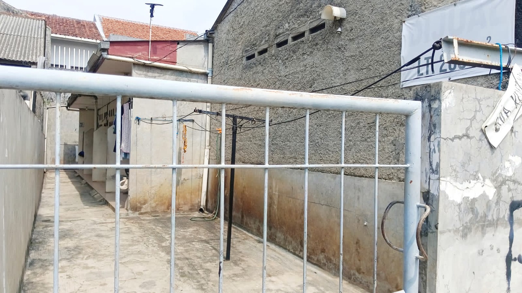 Dijual Rumah Kontrakan 4 Pintu dan 4 kios di limo cinere.