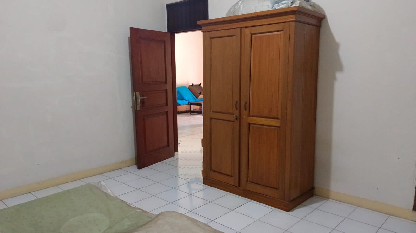 Dijual rumah siap huni di komplek wisma cakra cinere limo.