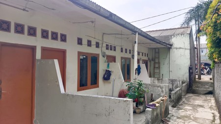 Dijual rumah 4 pintu dan 4 kios di limo cinere.