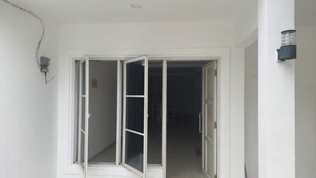 Rumah bagus dlokasi strategis,siap huni.Keamanan 24 jam.
