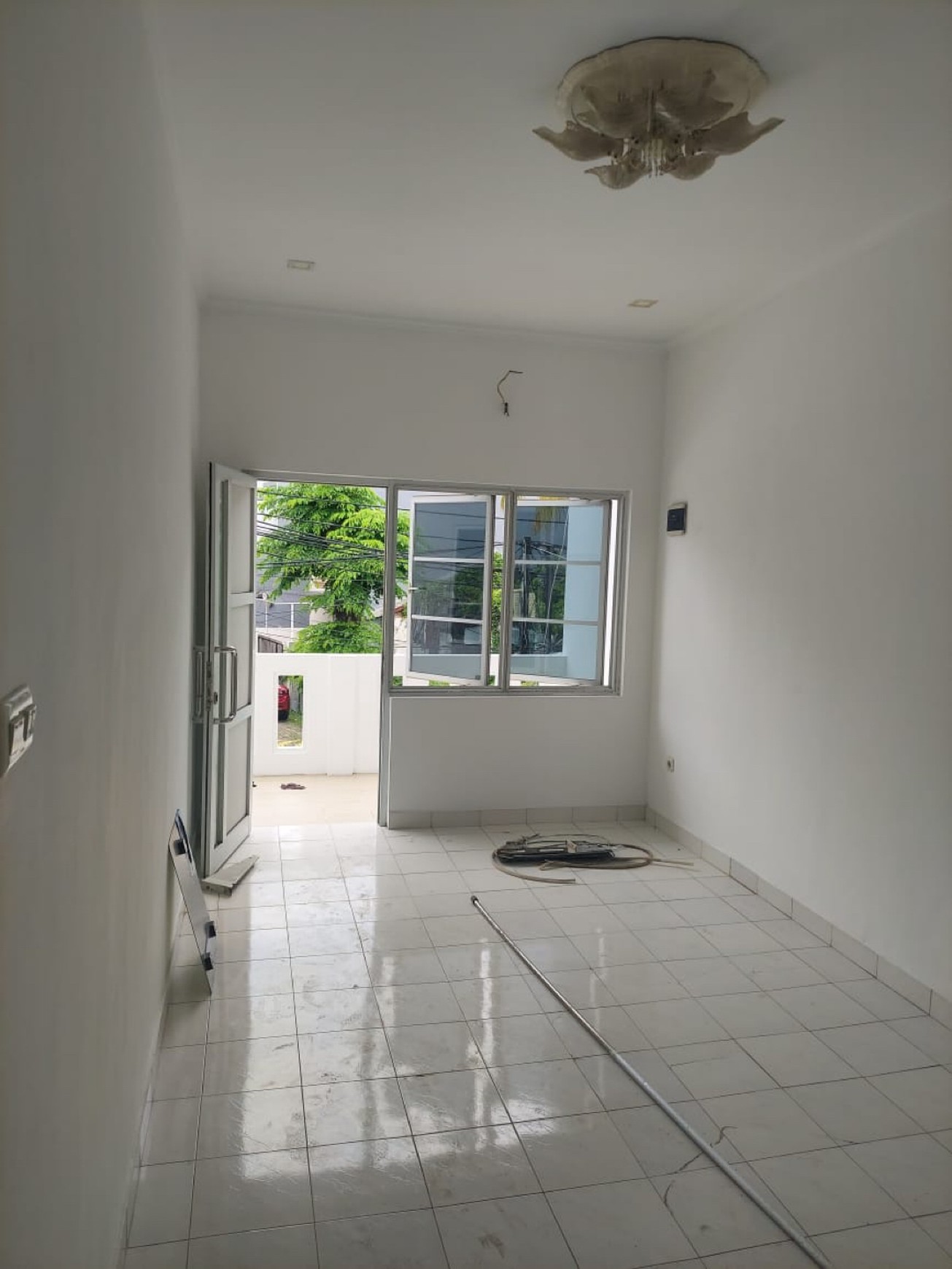 Rumah bagus dlokasi strategis,siap huni.Keamanan 24 jam.