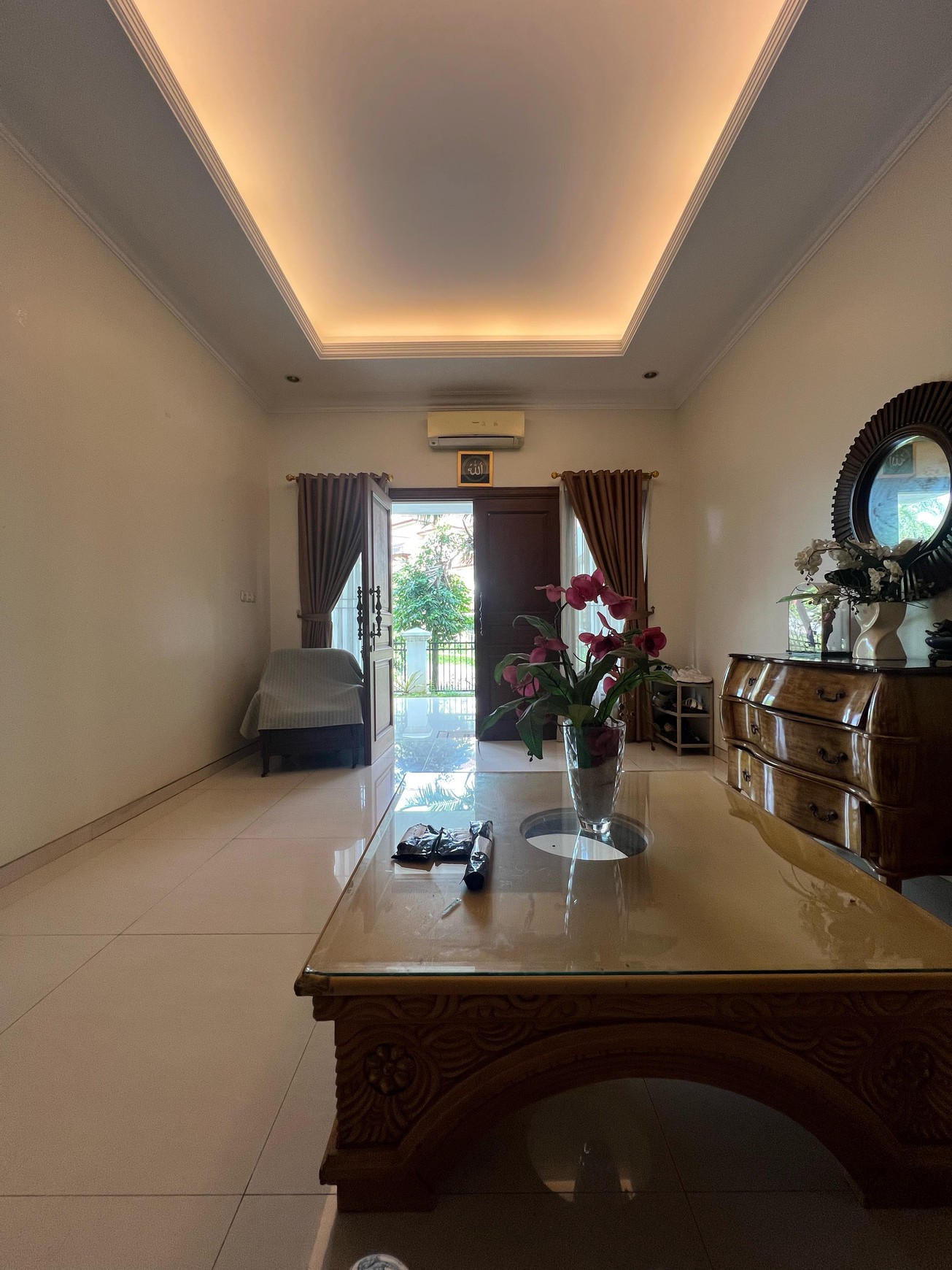 Rumah Semi Furnished Luas di Jakarta Selatan  LT 411 LB 400 Semi Furnished Surat SHM