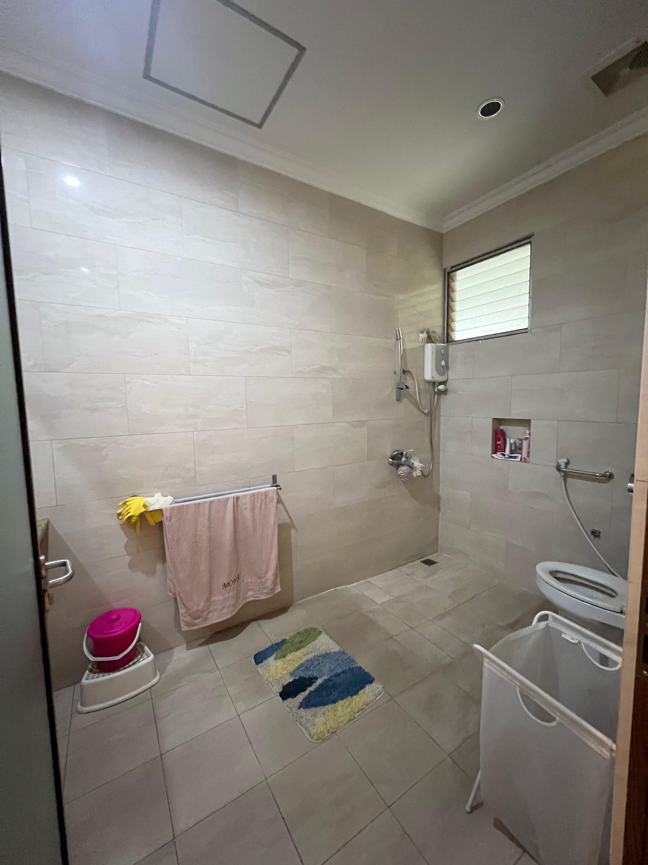 Rumah Semi Furnished Luas di Jakarta Selatan  LT 411 LB 400 Semi Furnished Surat SHM
