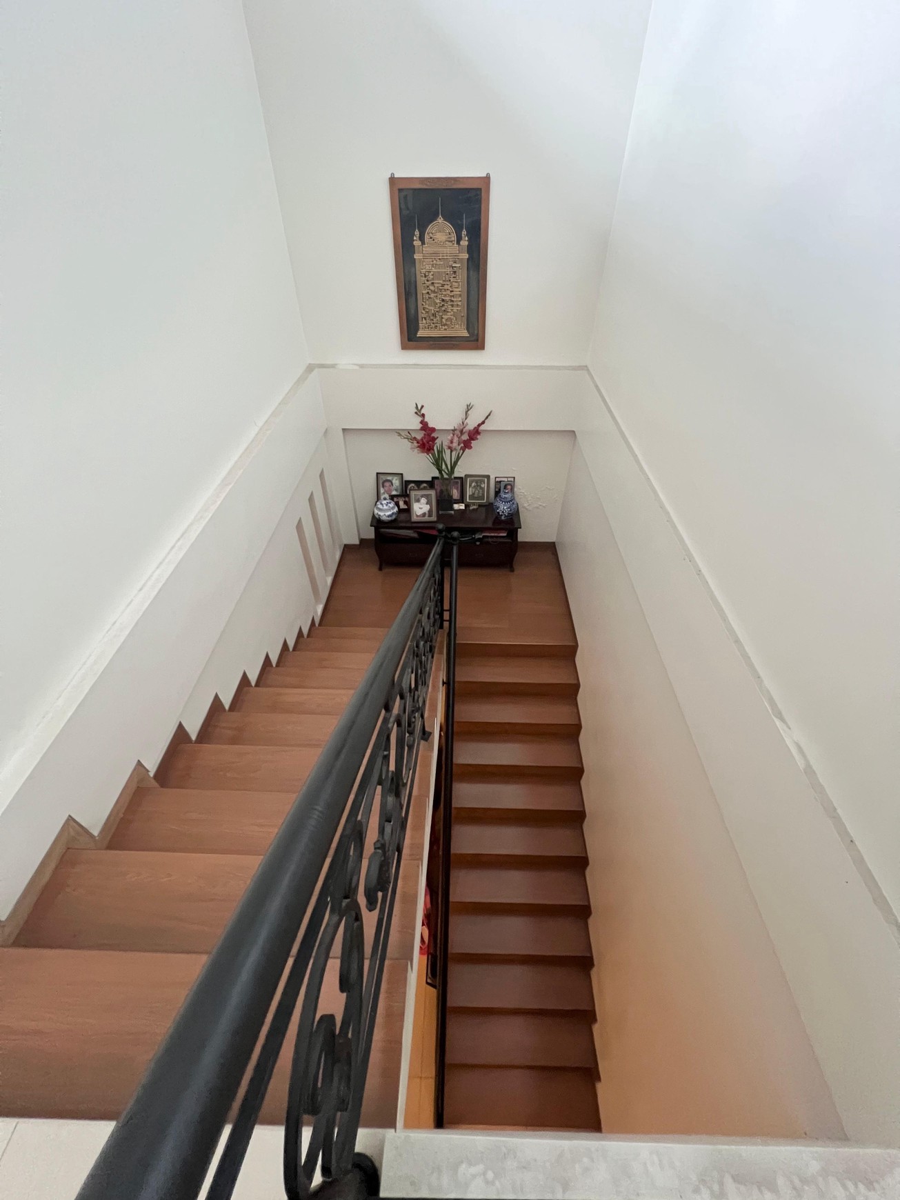 Rumah Semi Furnished Luas di Jakarta Selatan  LT 411 LB 400 Semi Furnished Surat SHM