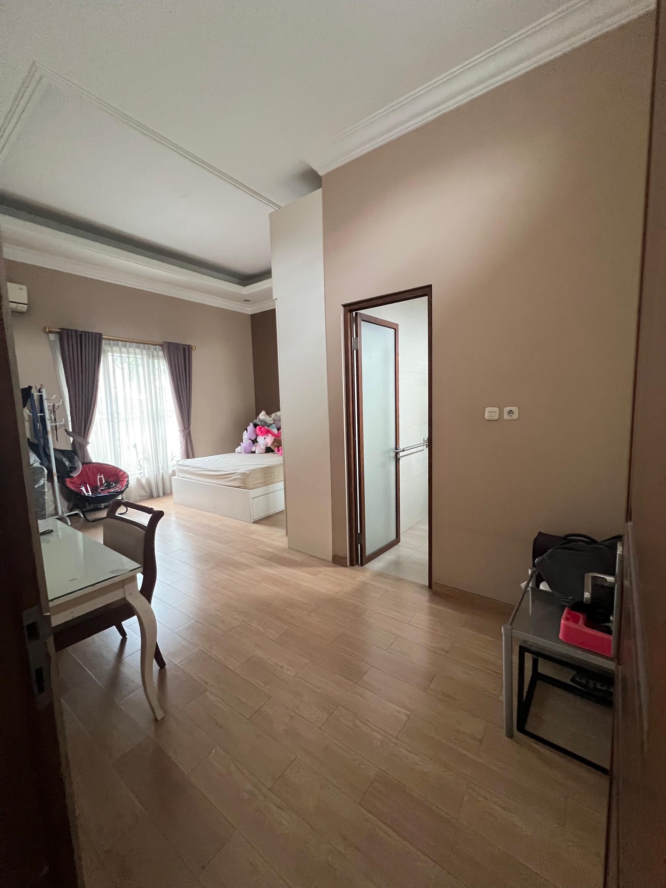 Rumah Semi Furnished Luas di Jakarta Selatan  LT 411 LB 400 Semi Furnished Surat SHM