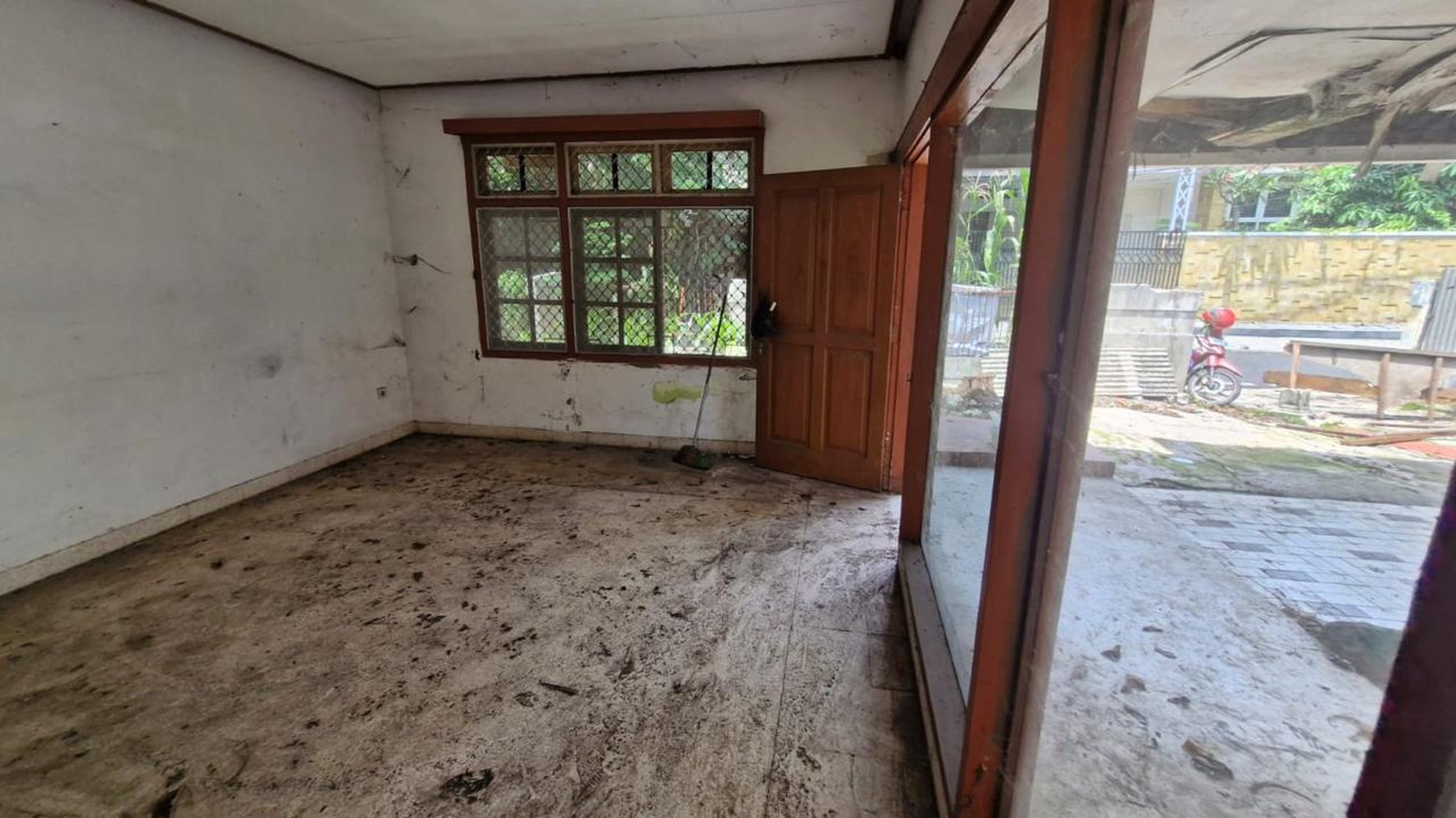 Dijual Rumah Lama Hitung Tanah Lokasi Strategis di Jl. Cempaka Putih Tengah, Jakarta Pusat