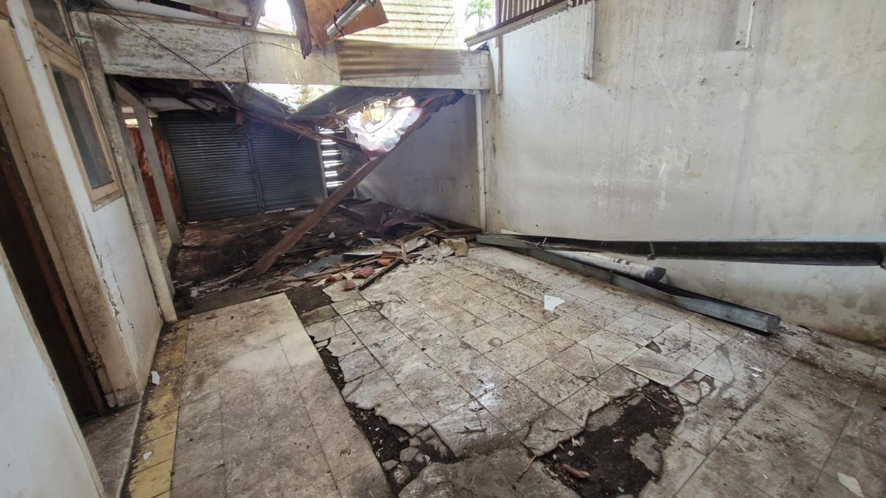 Dijual Rumah Lama Hitung Tanah Lokasi Strategis di Jl. Cempaka Putih Tengah, Jakarta Pusat