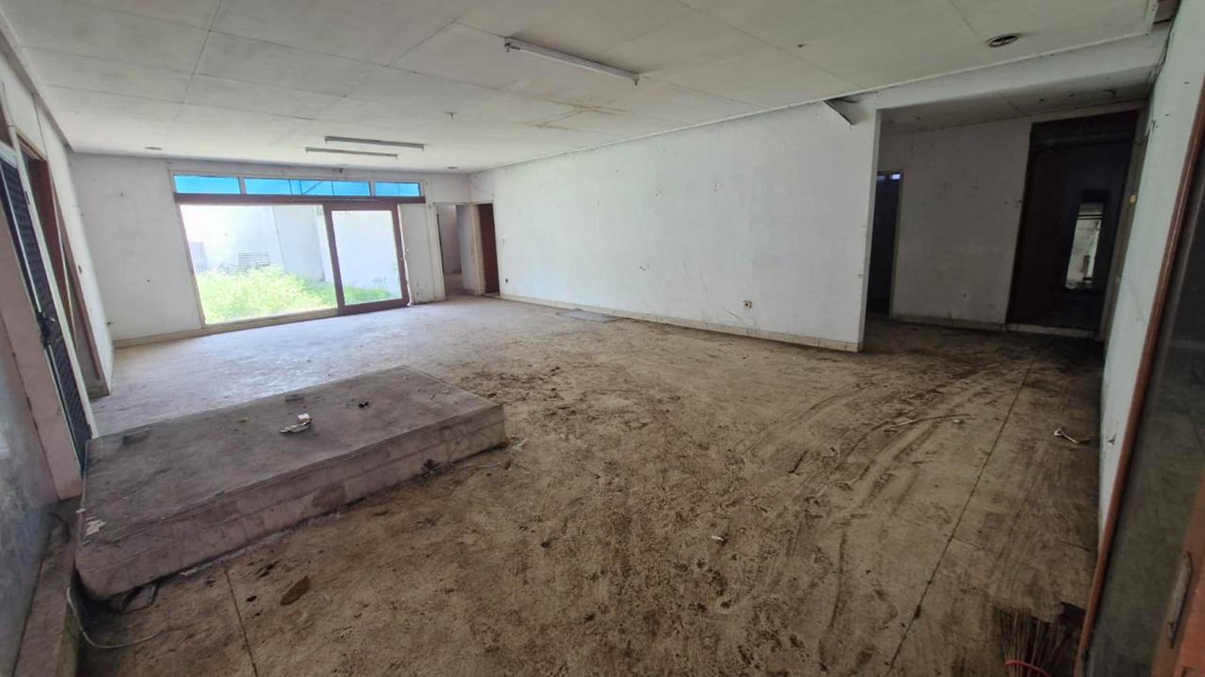 Dijual Rumah Lama Hitung Tanah Lokasi Strategis di Jl. Cempaka Putih Tengah, Jakarta Pusat