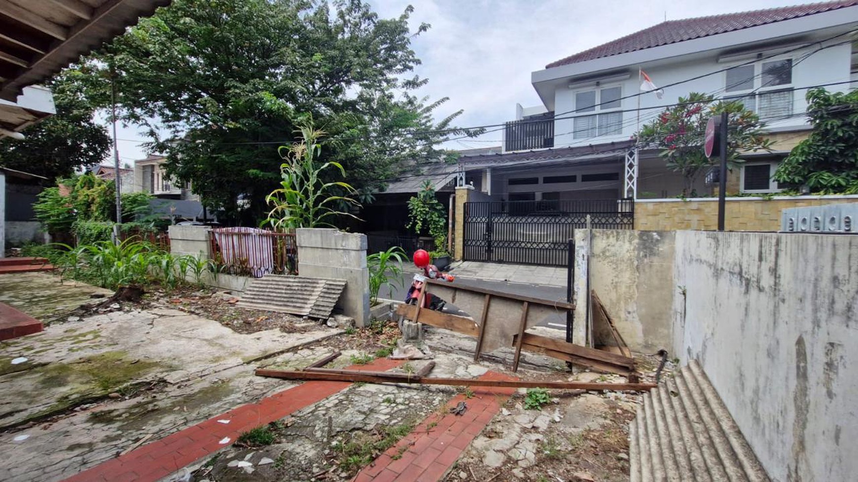 Dijual Rumah Lama Hitung Tanah Lokasi Strategis di Jl. Cempaka Putih Tengah, Jakarta Pusat