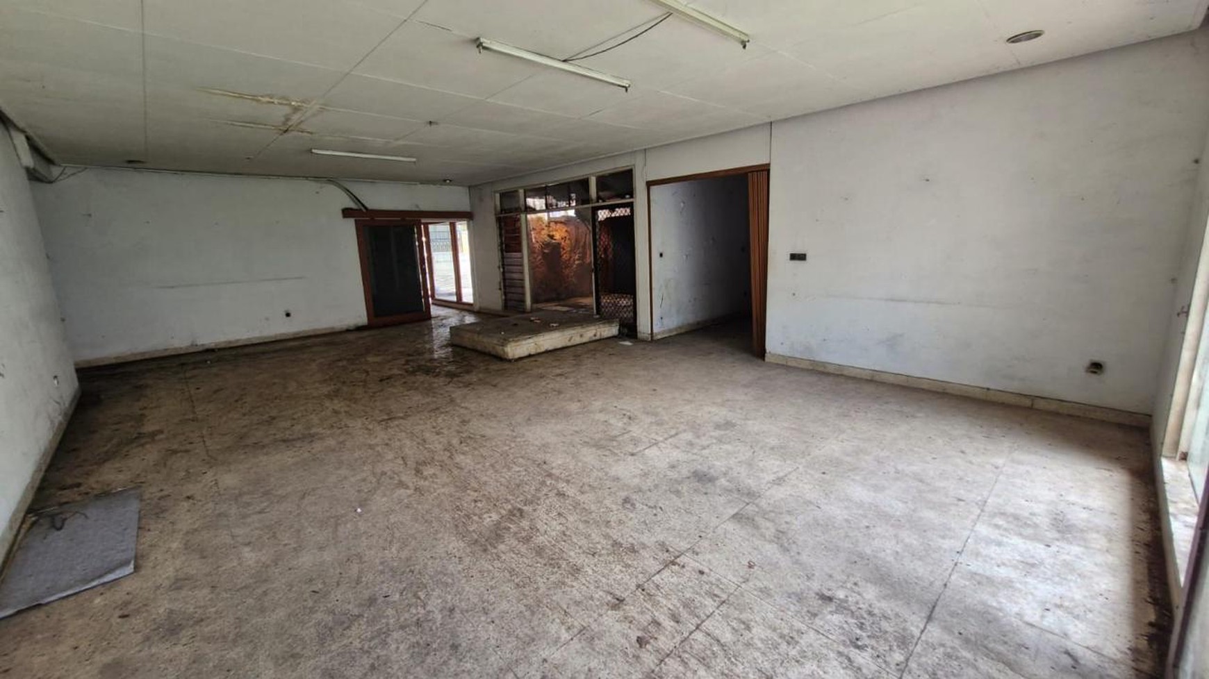 Dijual Rumah Lama Hitung Tanah Lokasi Strategis di Jl. Cempaka Putih Tengah, Jakarta Pusat